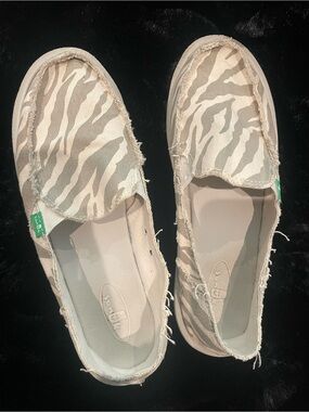 Sanuk Women's Beige & Cream Zebra-Print Slip-On Flats